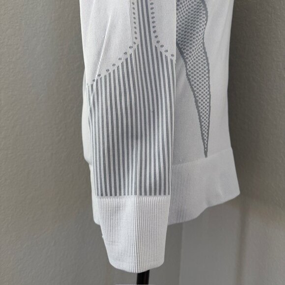 ATHLETA Light Gray Quarter Zip Stretch Pullover Top XL - Picture 9 of 10
